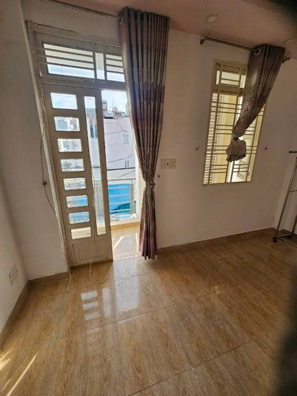 Nhà hẻm 12 méi Đường 3 tháng 2, 4 lầu 2 phòng ngủ