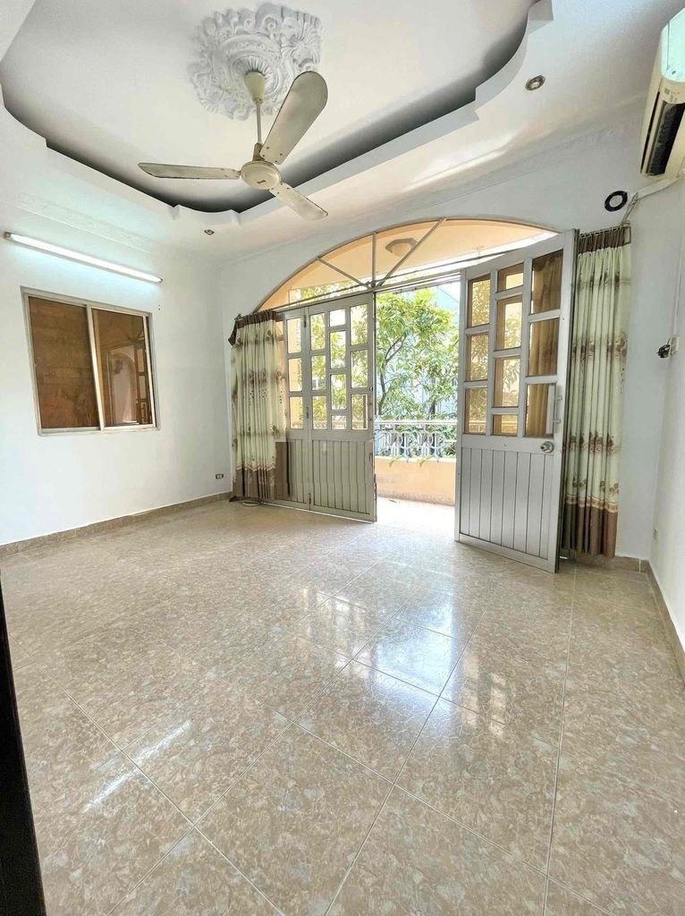 Nhà full nội thất CMT8, 4,5x12m, 4 phòng ngủ