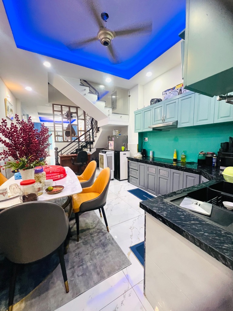 NHÀ MỚI 3 TẦNG KHU PHÂN LÔ VIP - 60M2 - XE HƠI VÀO NHÀ - KO LỘ GIỚI KO QUY HOẠCH - SỔ VUÔNG VỨC - ĐƯỜNG SỐ 18B GIÁ CHỈ