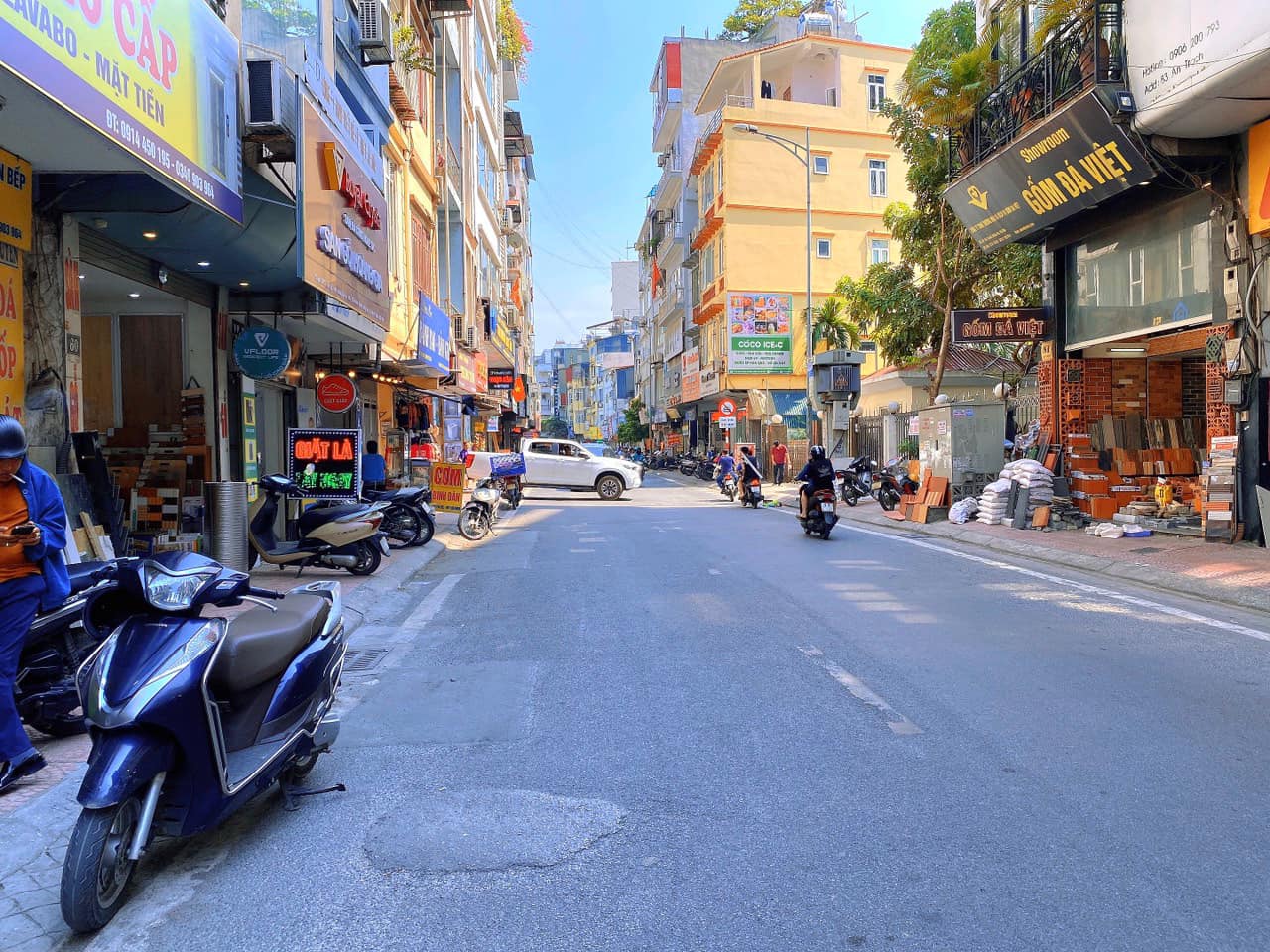 Mặt Phố Đặng Văn Ngữ-Đống Đa-kinh doanh đỉnh cao-lô góc 3 tầng khách bếp ngủ vệ sinh đầy đủ- Giá chỉ 15,5 tỷ bao sổ.