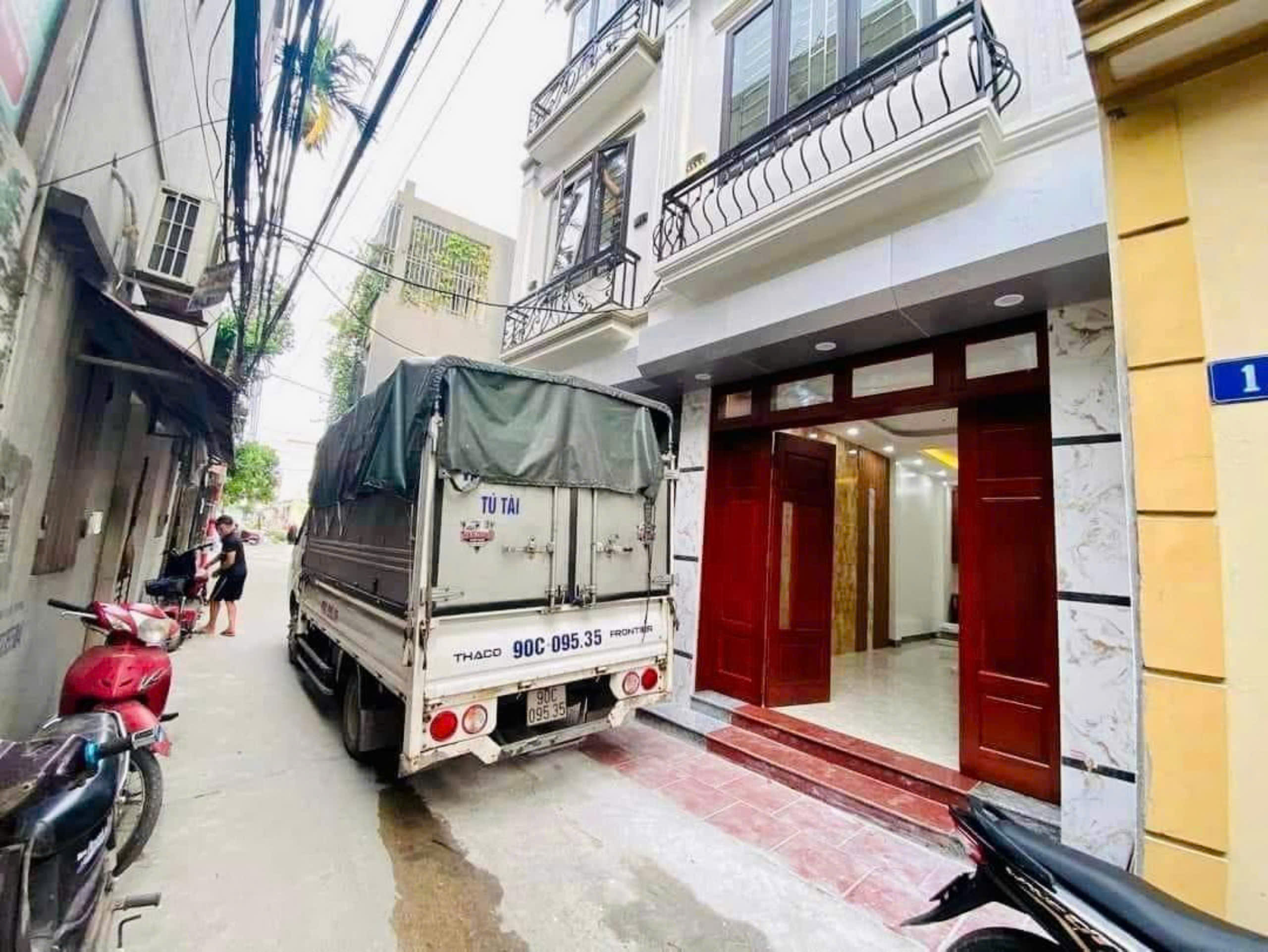 QUAN TÂM LUÔN- BÁN NHÀ NAM DƯ CHÍNH CHỦ- Ô TÔ ĐỖ CỬA 33M × 5T. SĐCC. NHÀ MỚi KÍNH KOONG CHỈ 4 TỶ 82