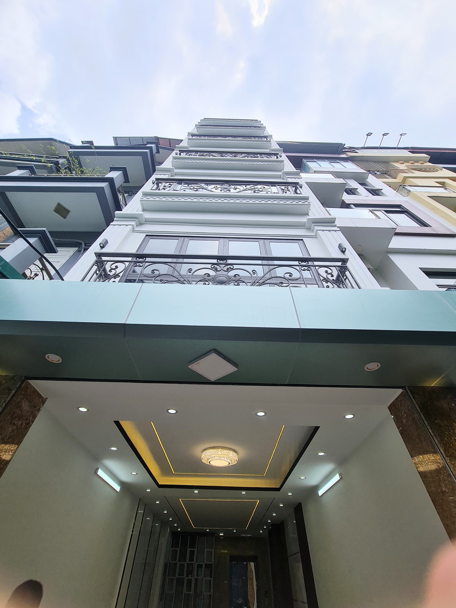 Bán nhà phố Thụy Khuê, quận Tây Hồ, 32m2 x 5 tầng, MT4m, ngõ ô tô, thẳng, thoáng sáng.