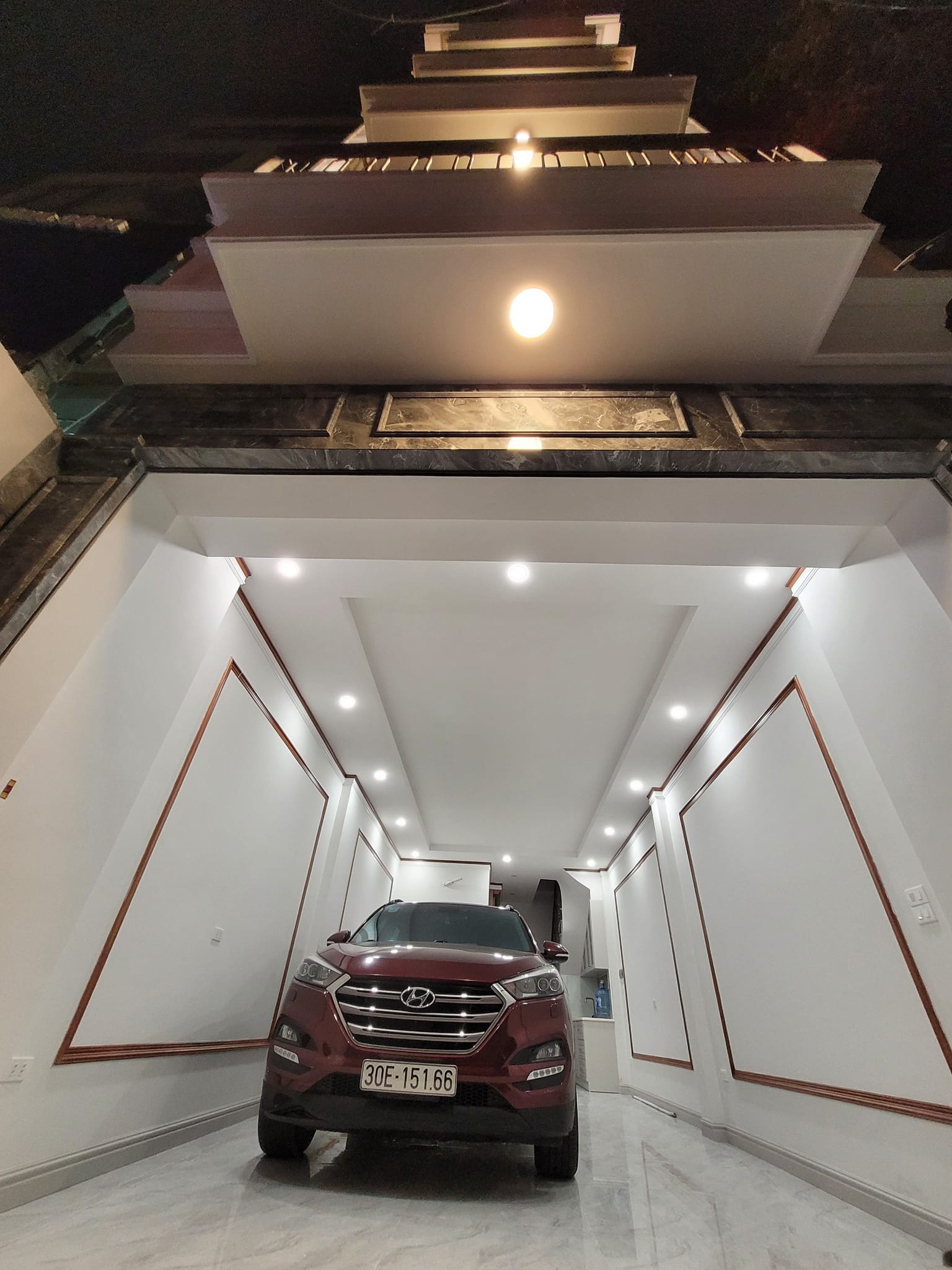 Bán nhà ngõ Xuân La, quận Tây Hồ, 30m2 x 6 tầng đẹp, hiện đại, khu phân lô, ô tô vào nhà