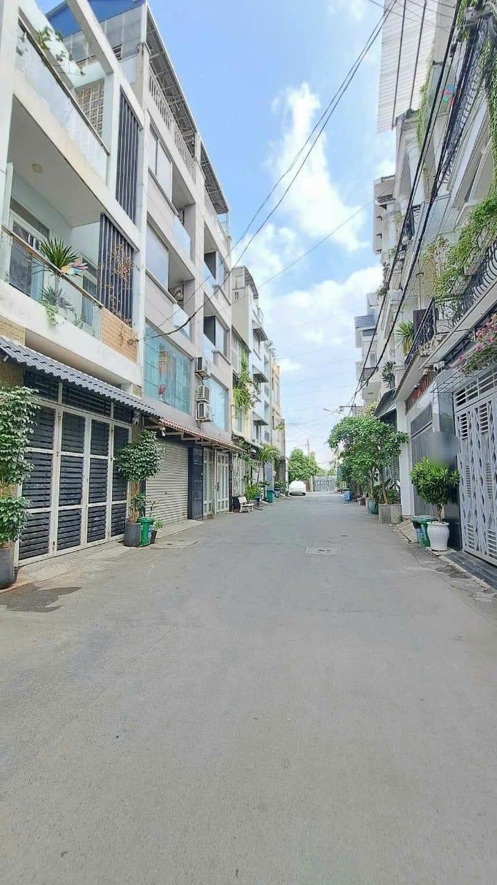 Bán nhà HXH Đặng Văn Bi, Thủ Đức, 3 tầng kiên cố, DT 5.5x22m, giá tốt Chỉ 8,3tỷ