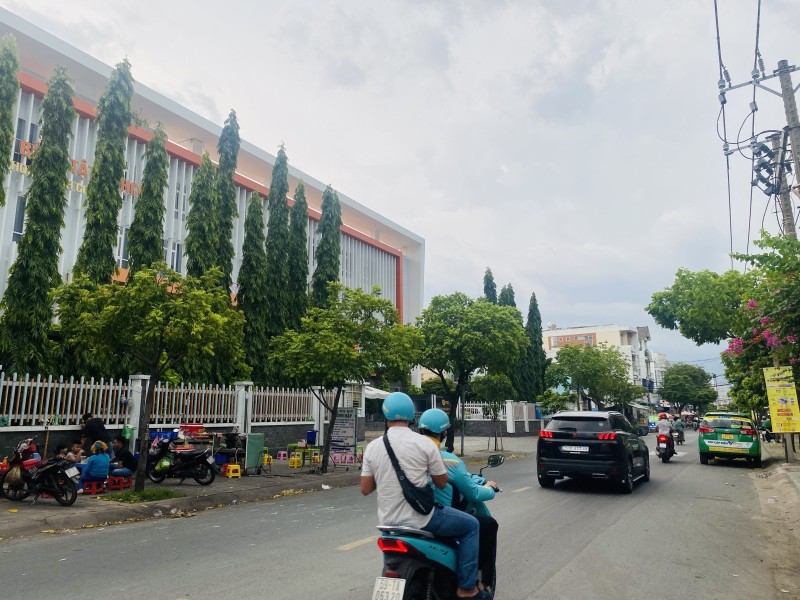 Bán nhà riêng 44m2 Âu Dương Lân 2 tầng phường 3 quận 8 giá 6,4 tỷ