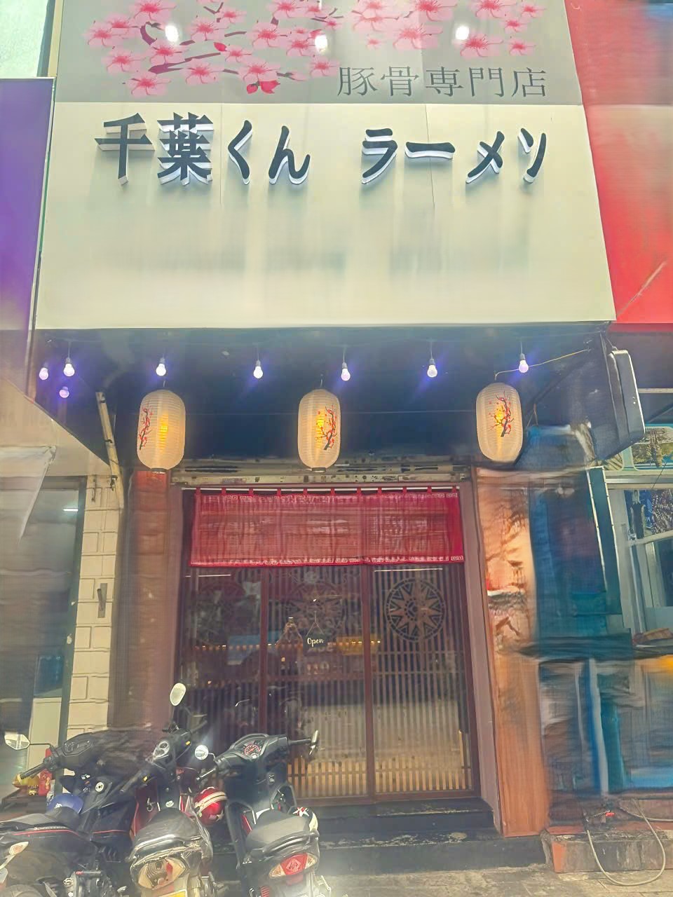 Cần sang nhượng MBKD MP Hoàng Cầu - Đống Đa DT:25 m2 - 3 tầng- Mt 3 m- Giá thuê 20tr