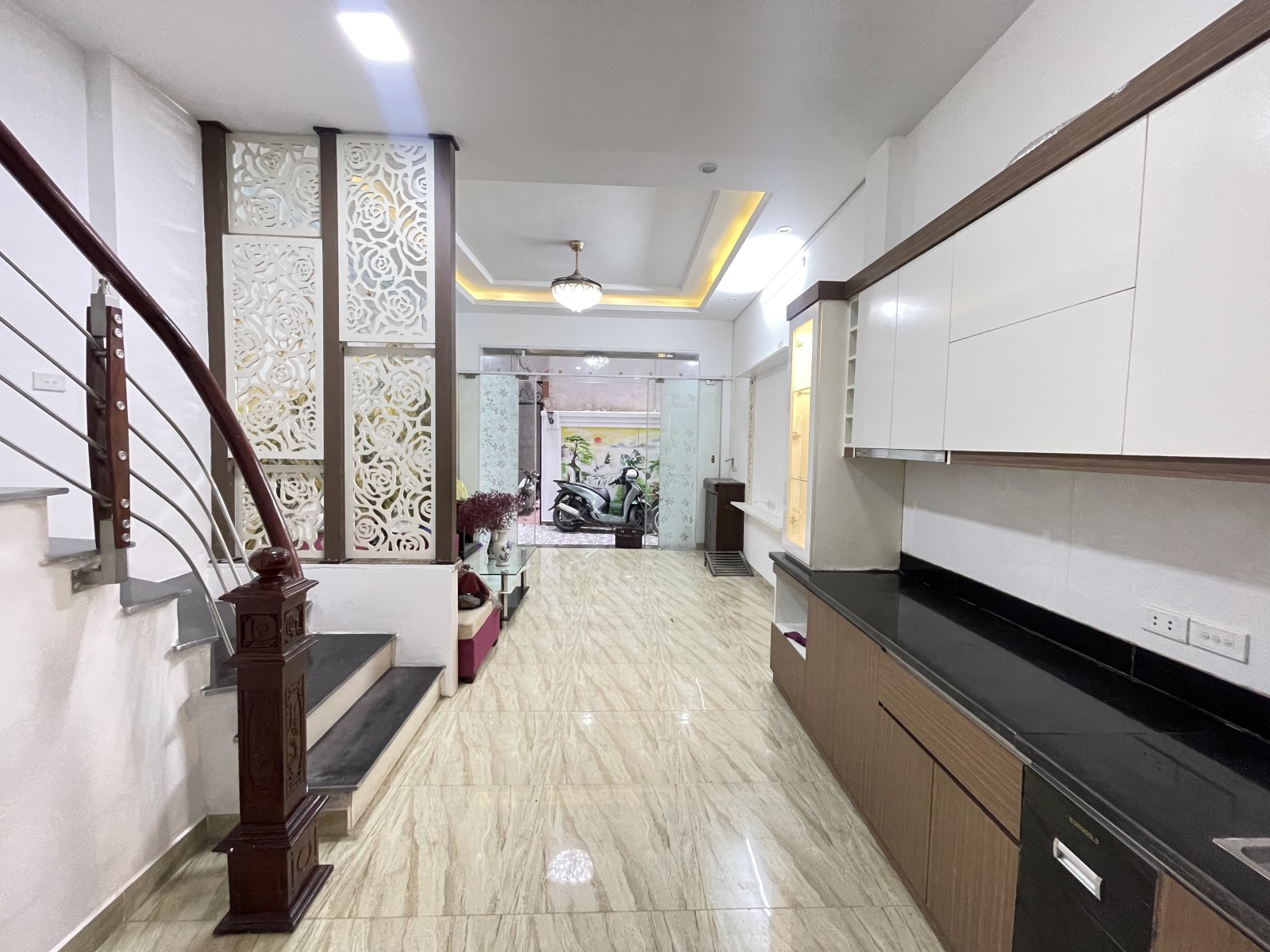 Gần bãi Ô tô,Thông, Đẹp lung linh, PHỐ Trần Quang Diệu-0946383428