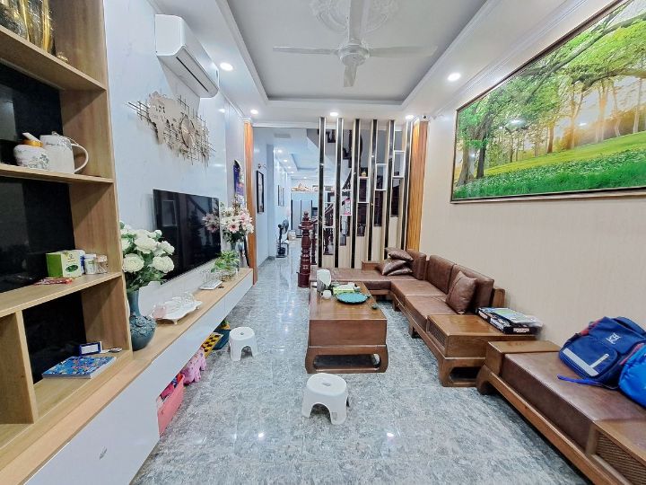 Bán Nhà Đống Đa Thái Thịnh 52/58m2 5 Tầng Gồm 6 Ngủ Gía 10,5 Tỷ