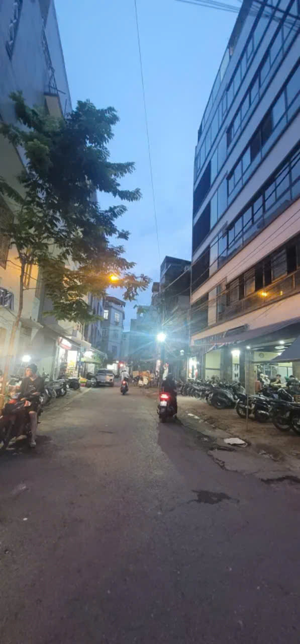 BÁN NHÀ LÔ GÓC-DƯƠNG LÂM- HÀ ĐÔNG-DT- 40m2X5 TẦNG-MT12m NHỈNH 9 TỶ