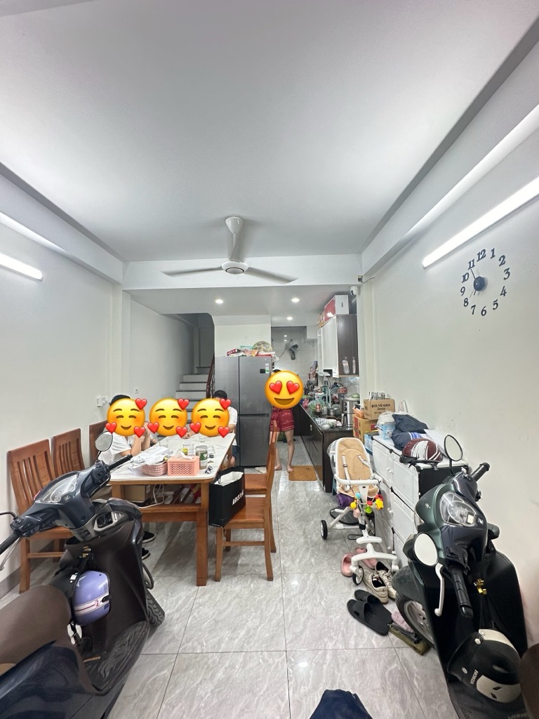 NỢ NGÂN HÀNG BÁN NHÀ THẠCH BÀN 35M2, 5 TẦNG DÂN XÂY, Ô TÔ 4 CHỖ ĐỖ CỬA, TẶNG NỘI THẤT