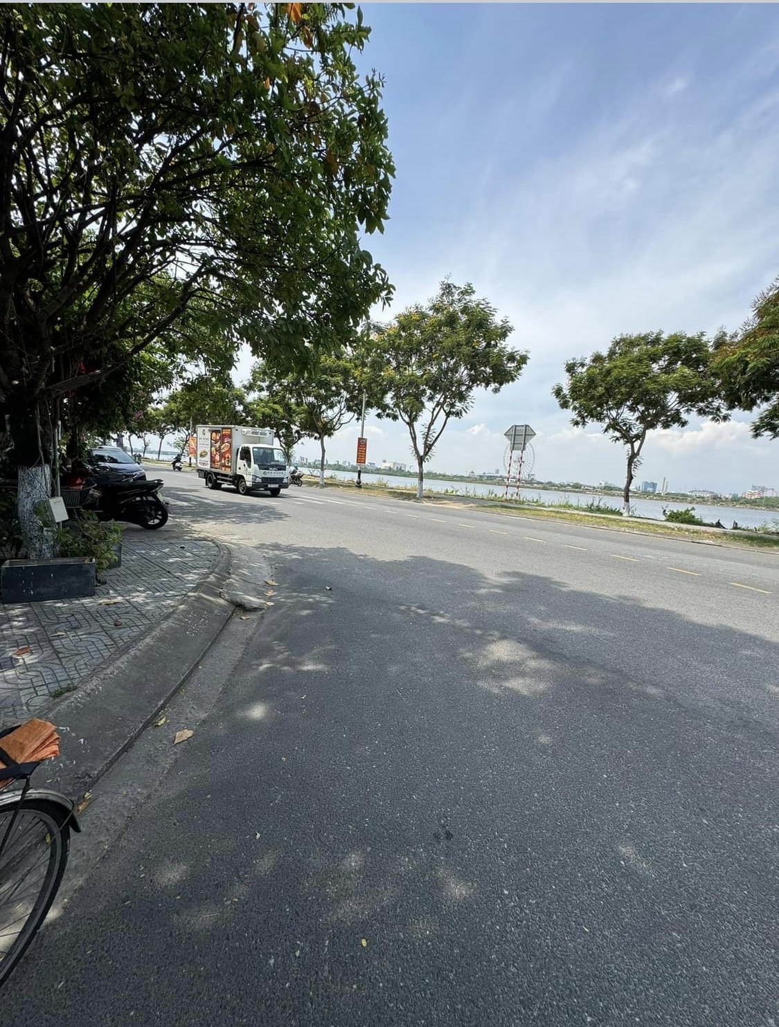 + Đất mặt tiền Lê Văn Hưu, giao với đường Chương Dương bờ sông hàn.