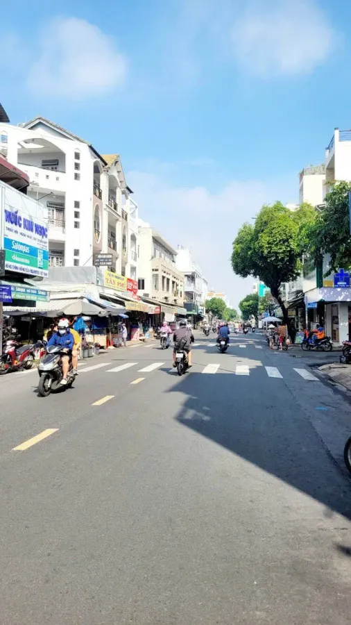 Chính chủ cần bán nhà 6 tầng, sân thượng thoáng mát,mặt tiền đường lớn