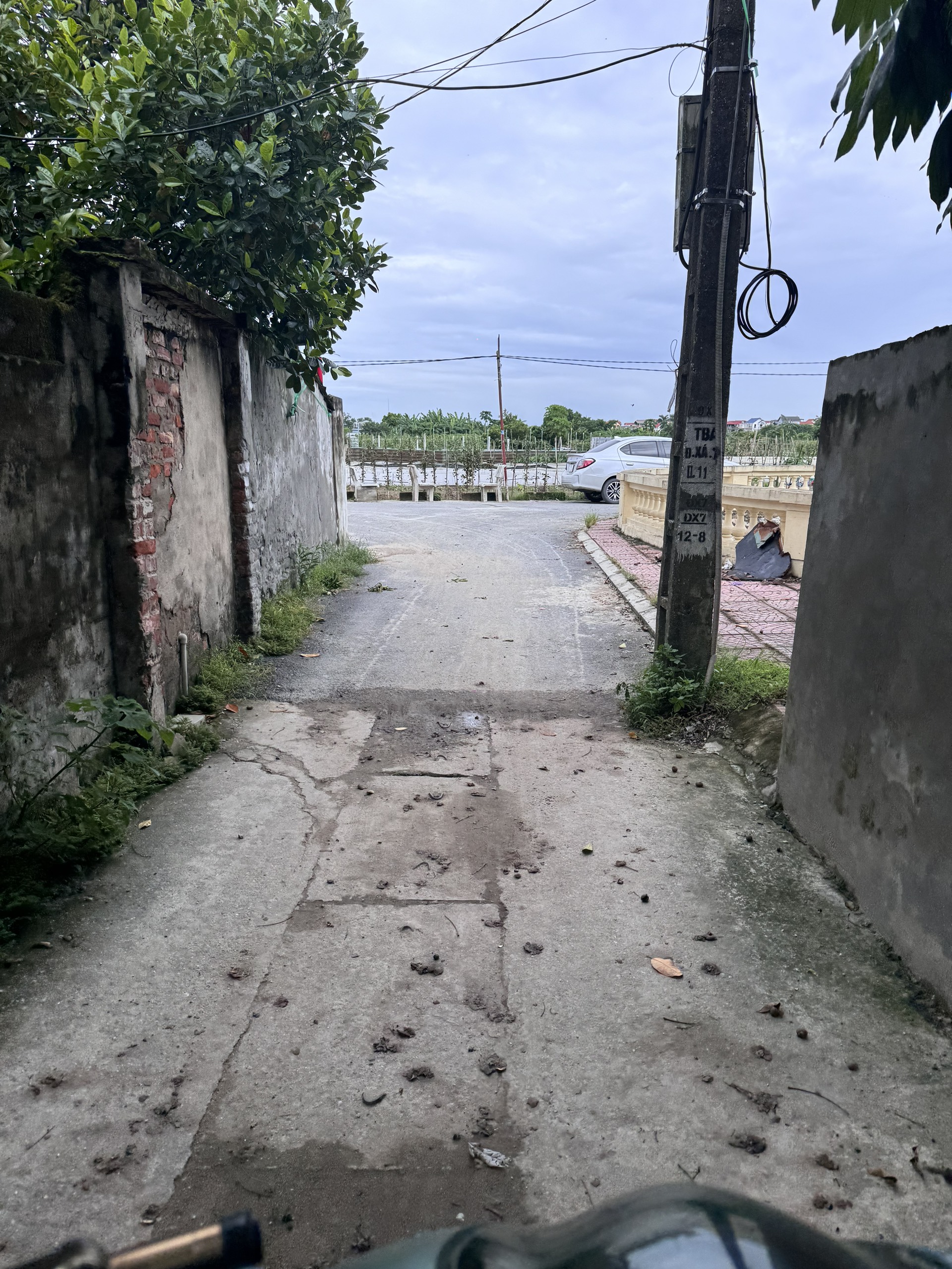 Bán 40m Dương Quang Gia Lâm, Lô góc, đường thông 2 đầu oto qua, giá 2.1 tỷ.