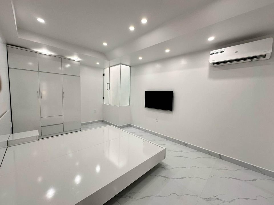 Bán nhà mặt đường Trại Lẻ phía AEON, 50m 4 tầng GIÁ chỉ 6.55 tỉ mới đẹp