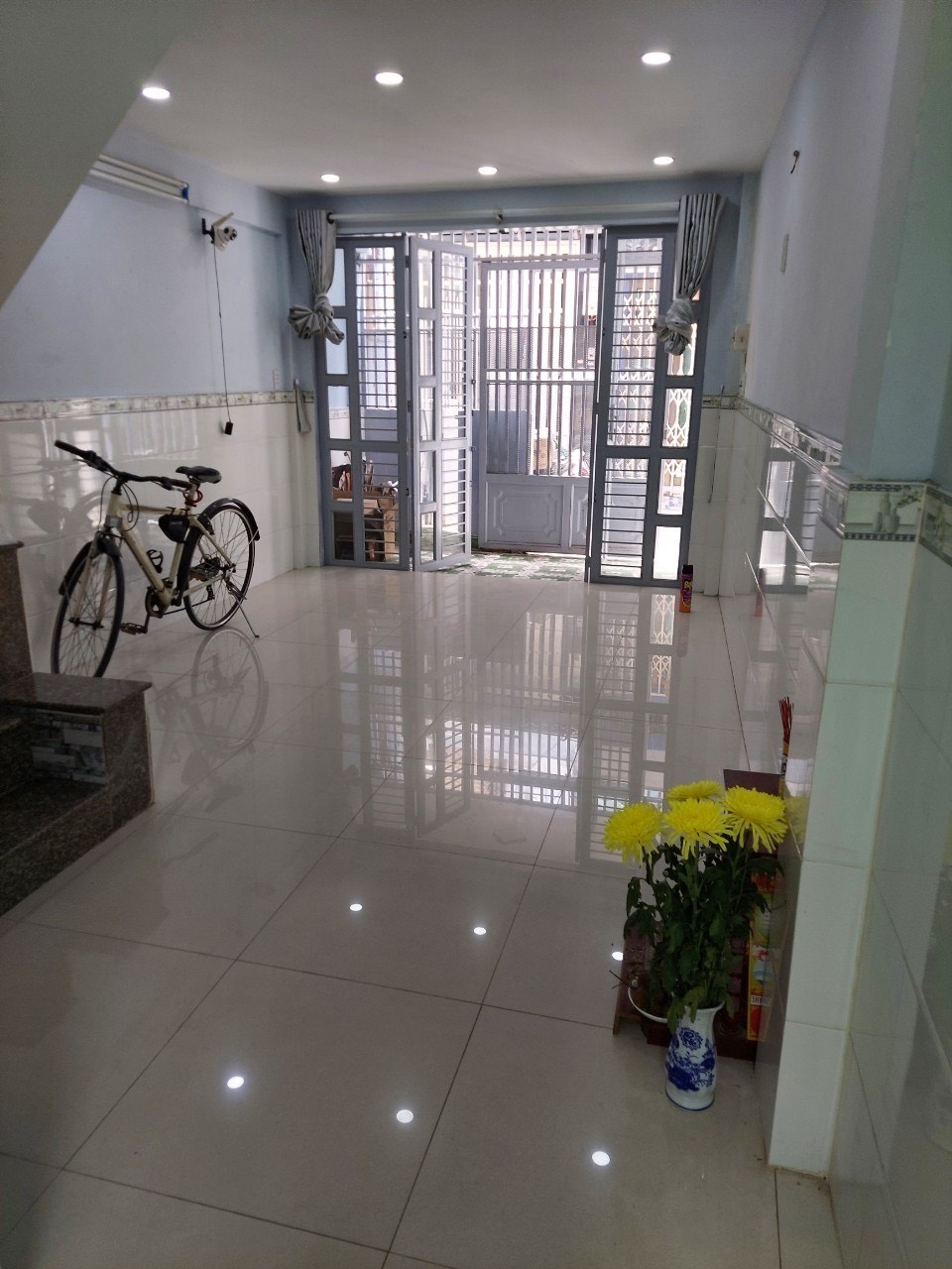 Bán nhà kế MT Lạc Long Quân quận Tân Phú 3.7 x 10- 2 tâng nhỉnh 3 tỷ tl