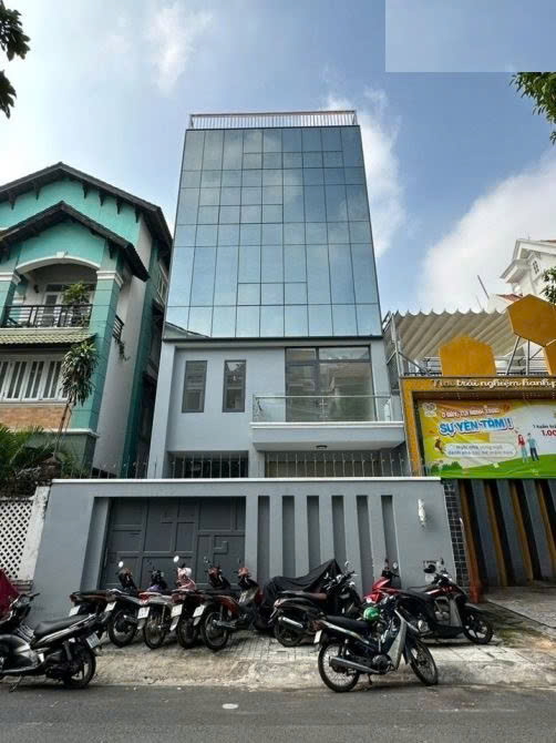 NHÀ NGUYÊN CĂN, MẶT TIỀN HOA LAN. PHƯỜNG 2 PHÚ NHUẬN. SÀI GÒN.