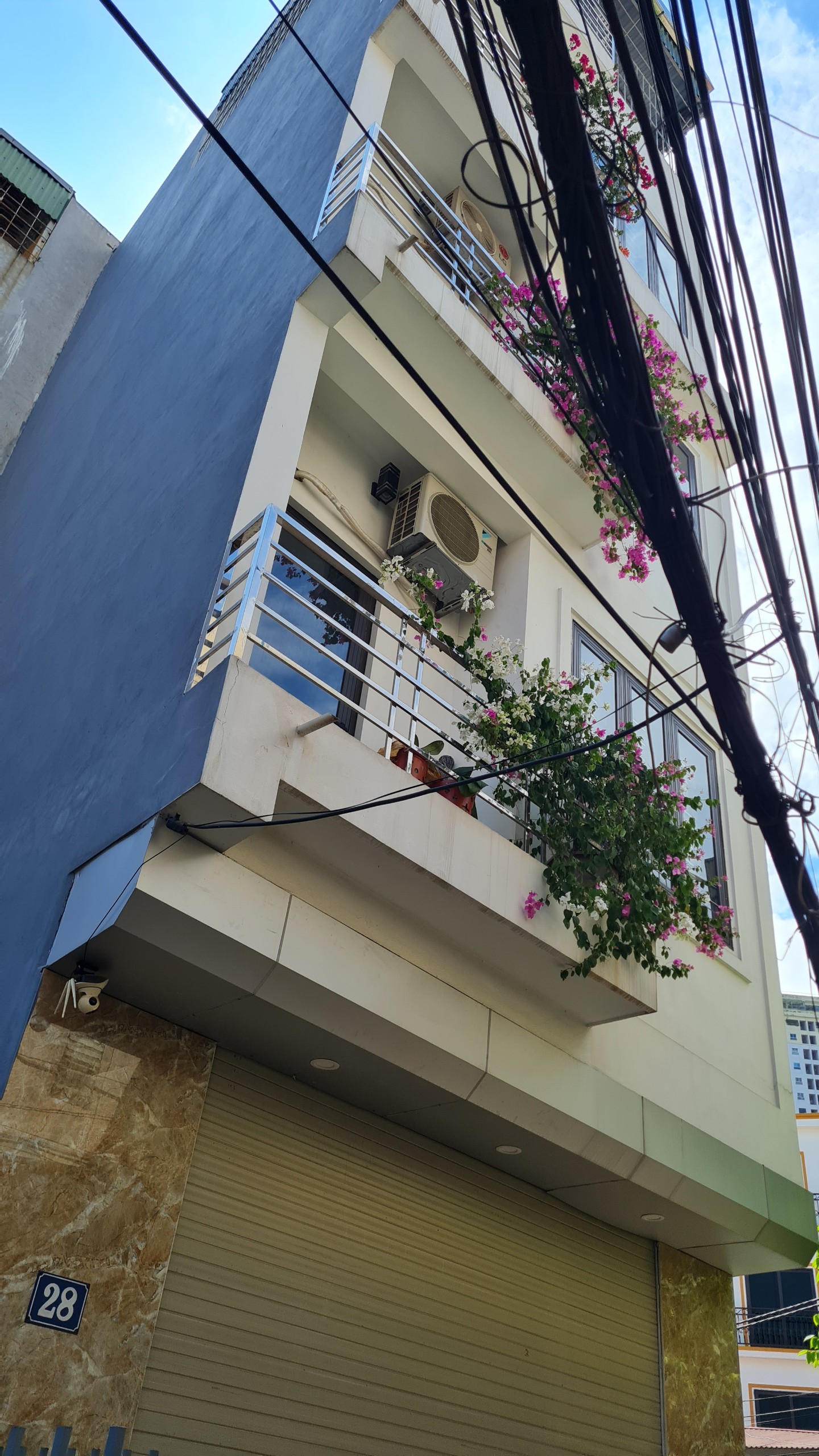 NHÀ ĐẸP VĂN LA-PHÂN LÔ-Ô TÔ QUA CỬA-KINH DOANH NHỎ-DT 40M2-NHỈNH 5 TỶ LH E LAN 0845884455