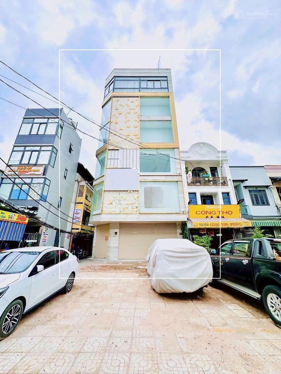 NHÀ CHO THUÊ NGUYÊN CĂN CĂN, GÓC 2 MẶT TIỀN CMT8, F13, QUẬN 10.