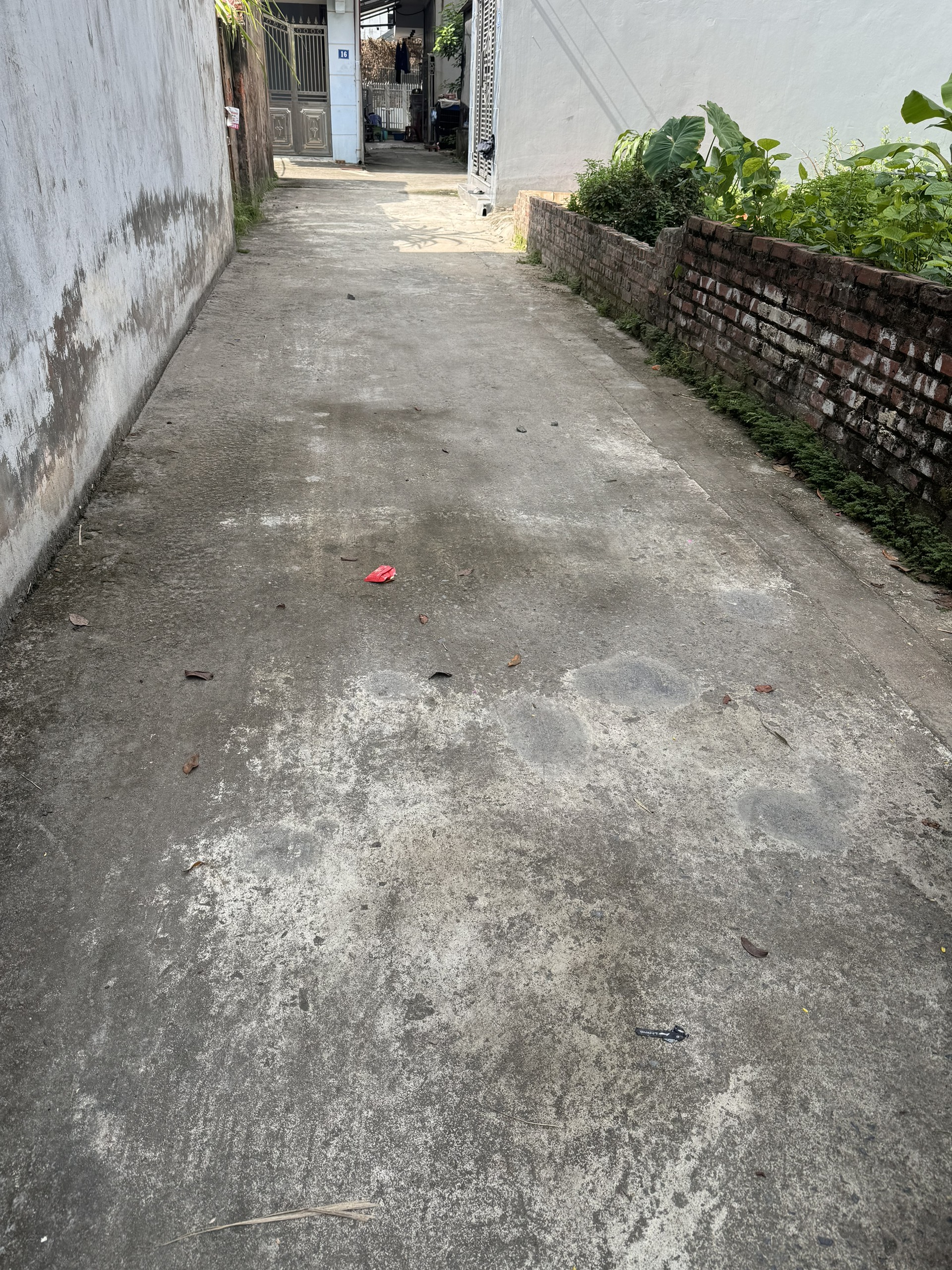 Bán 48m Phú Thị Gia Lâm, ngõ 2,5m thoáng sạch,giá rẻ 2.3 tỷ có thương lượng,