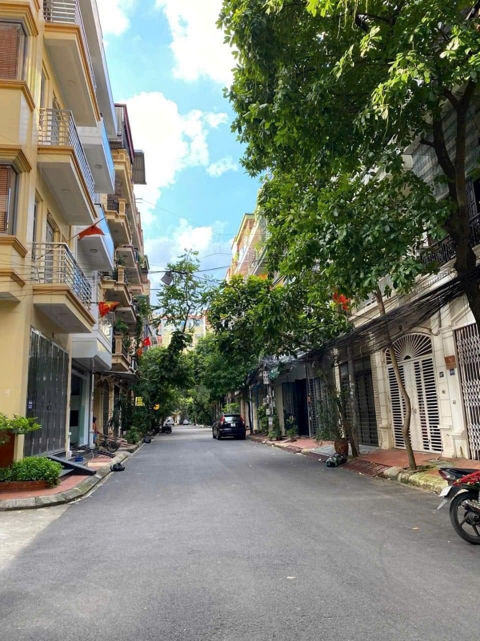 Siêu hiếm phố Huỳnh Thúc Kháng, phân lô, ô tô tránh, kinh doanh, 50m, 15.2 tỷ.