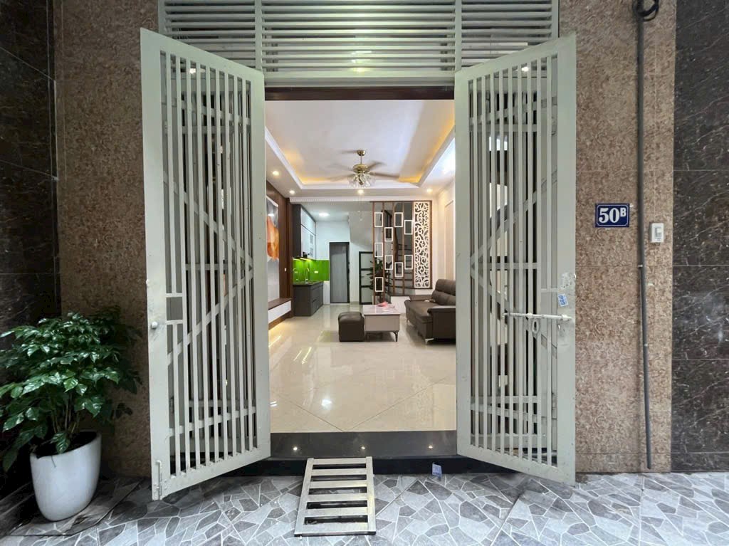 HÓT ...HÓT... BÁN NHÀ KHU QUÂN ĐỘI TÔ VĨNH DIỆN . NHÀ RẤT ĐẸP , MỚI TINH - OTO ĐỖ CỬA - MẤY BUỚC RA ROYAL CYTI NGÃ TƯ SỞ