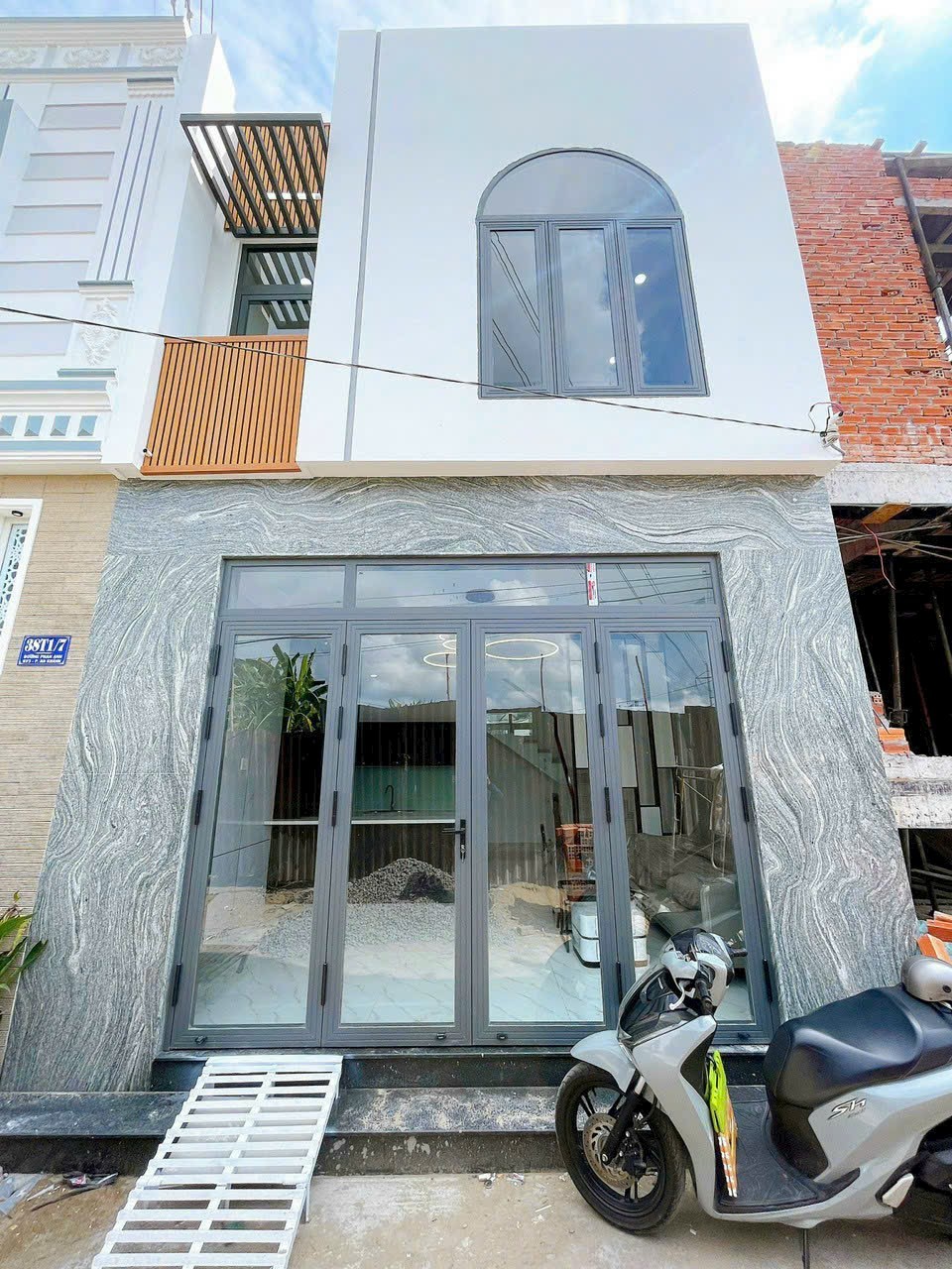 053BÁN NHÀ TRỆT LẦU MỚI HẺM 567 - BỜ HỒ BÚNG XÁNG Giá: 2 tỷ 300tr (thương lượng nhẹ)