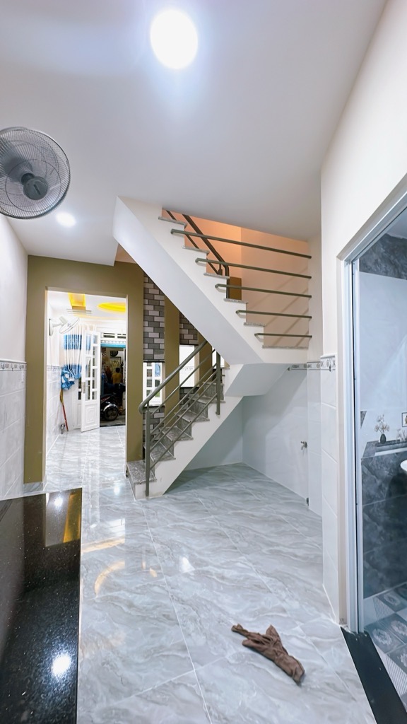 Hẻm xe hơi cách nhà 50 m Ngang 3 x 9 Q4 Cách Q 1-100 m hơn 2,5 tỷ