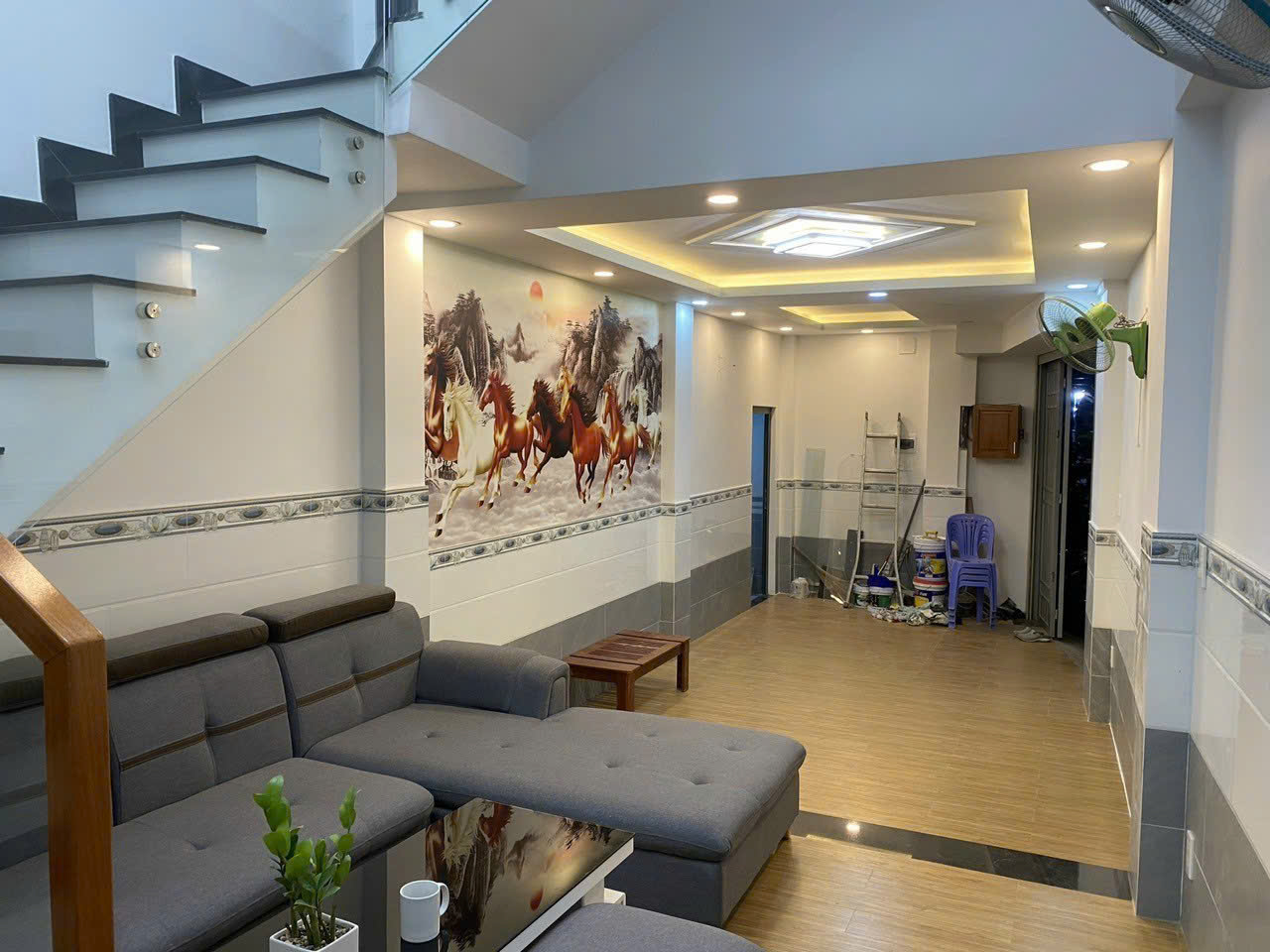 Bán nhà Gì Vấp- Quang Trung, hẻm thông 8m, xe hơi vào nhà, 4 tầng(4*10m),hoàn công đủ, 5.6T