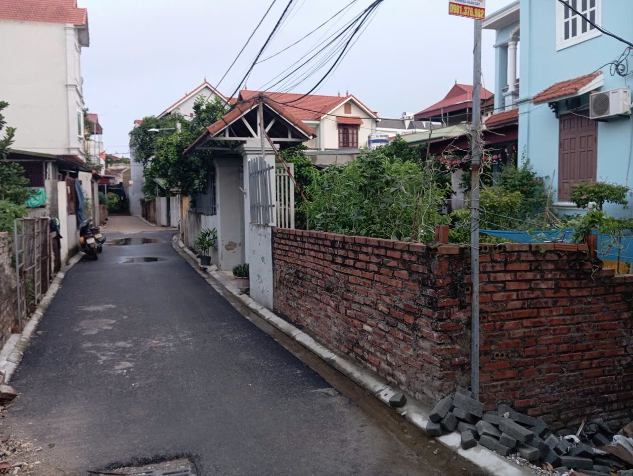 Bán đất thôn Chu Xá, Kiêu Kỵ. 65 m2 * mt 4m * 3,9 tỷ. ô tô thông vào đất.