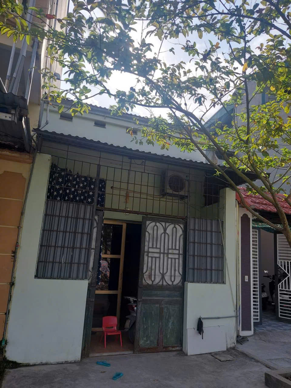 Nhà cũ đường Hùng Vương gần Go Thái Bình. Diện tích 95 m² ngõ ô tô đậu cửa.