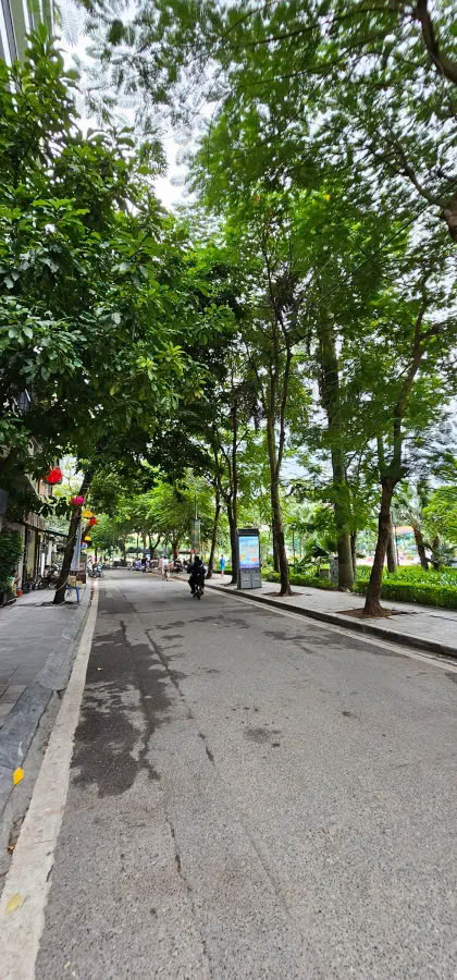 LẠC LONG QUÂN, TÂY HỒ,95M2 NHÀ ĐẸP SÁT HỒ TÂY, Ô TÔ NGÕ THÔNG, SÂN VƯỜN Ở CỰC SƯỚNG GIÁ 16 TỶ