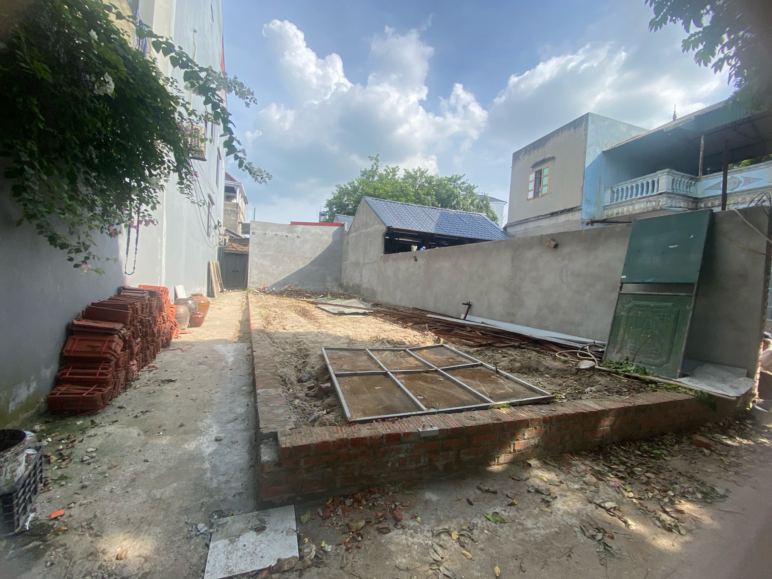 Cần bán Đất Phố Trạm, Long Biên ,44m MT 4m oto ,KD, nhỉnh 5ty .