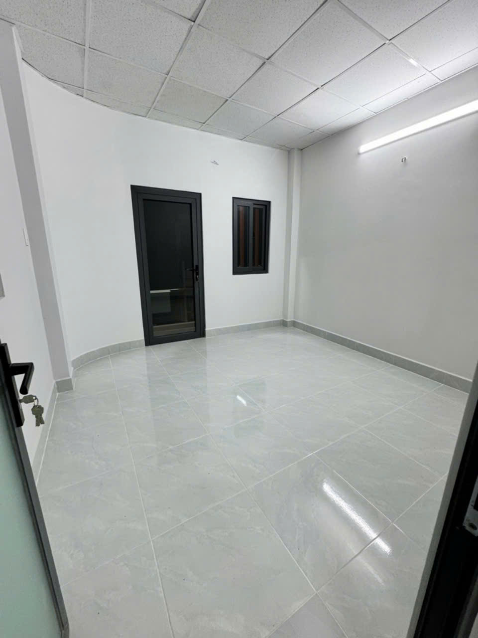 BÁN NHANH NHÀ ĐẸP QUẬN 10.CMT8 .HẺM 6M. 44M2 .3 TẦNG .4PN SỔ ĐẸP.8.9 TỶ .