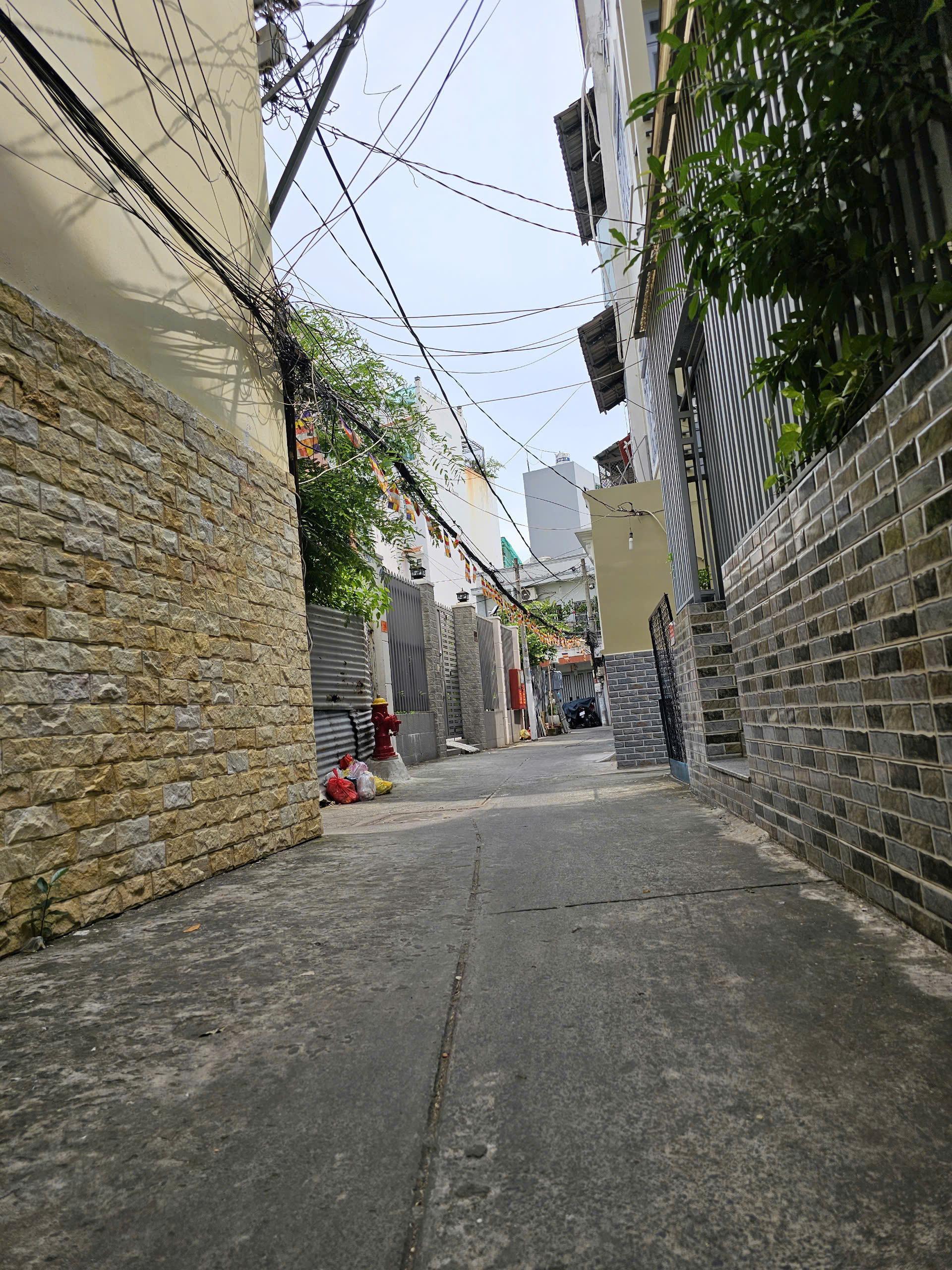 Hẻm Rộng Ngang 6 M Q4 Ngang 6 Dài 6.5 ĐÚC BÊ TÔNG 3 TẤM CÓ 3 TỶ HƠN Q4