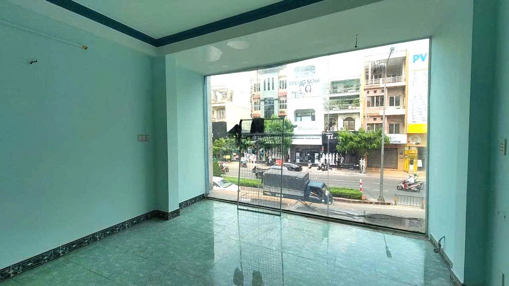 NHÀ 5 TẦNG MT CỘNG HÒA, 4,2x7m, 4 PHÒNG NGỦ