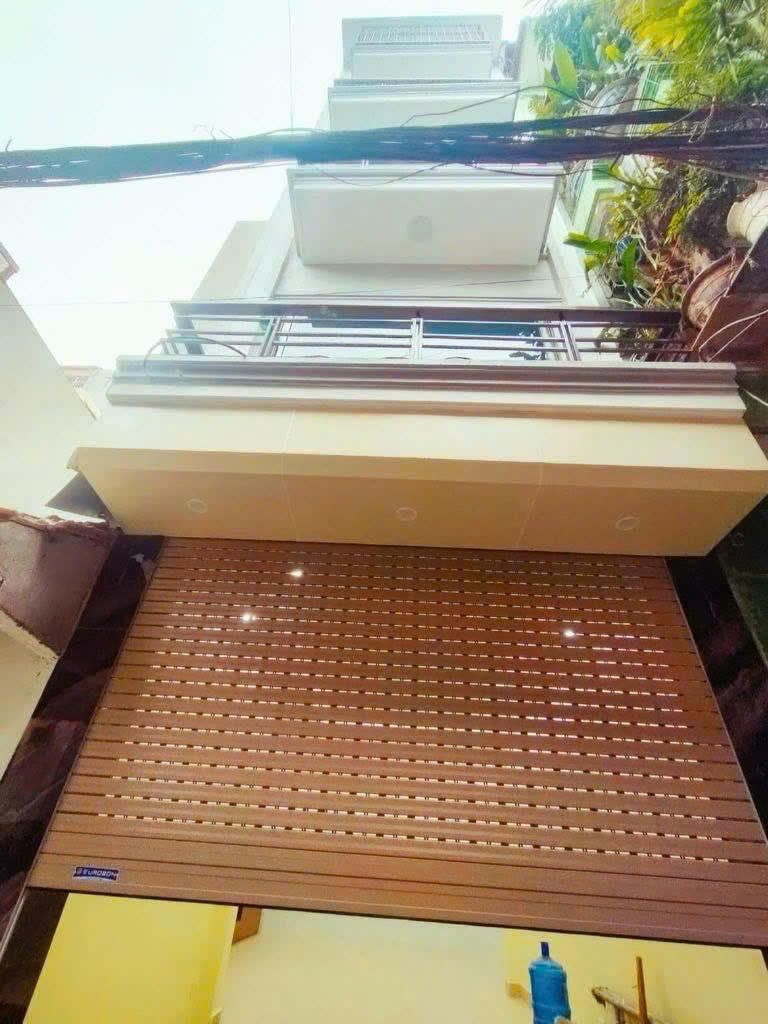 Căn nhà 43M ngay Trung tâm Tây Hồ, cách 20 ra trục chính Lạc Long Quân, ở ngay chỉ 8.x tỷ