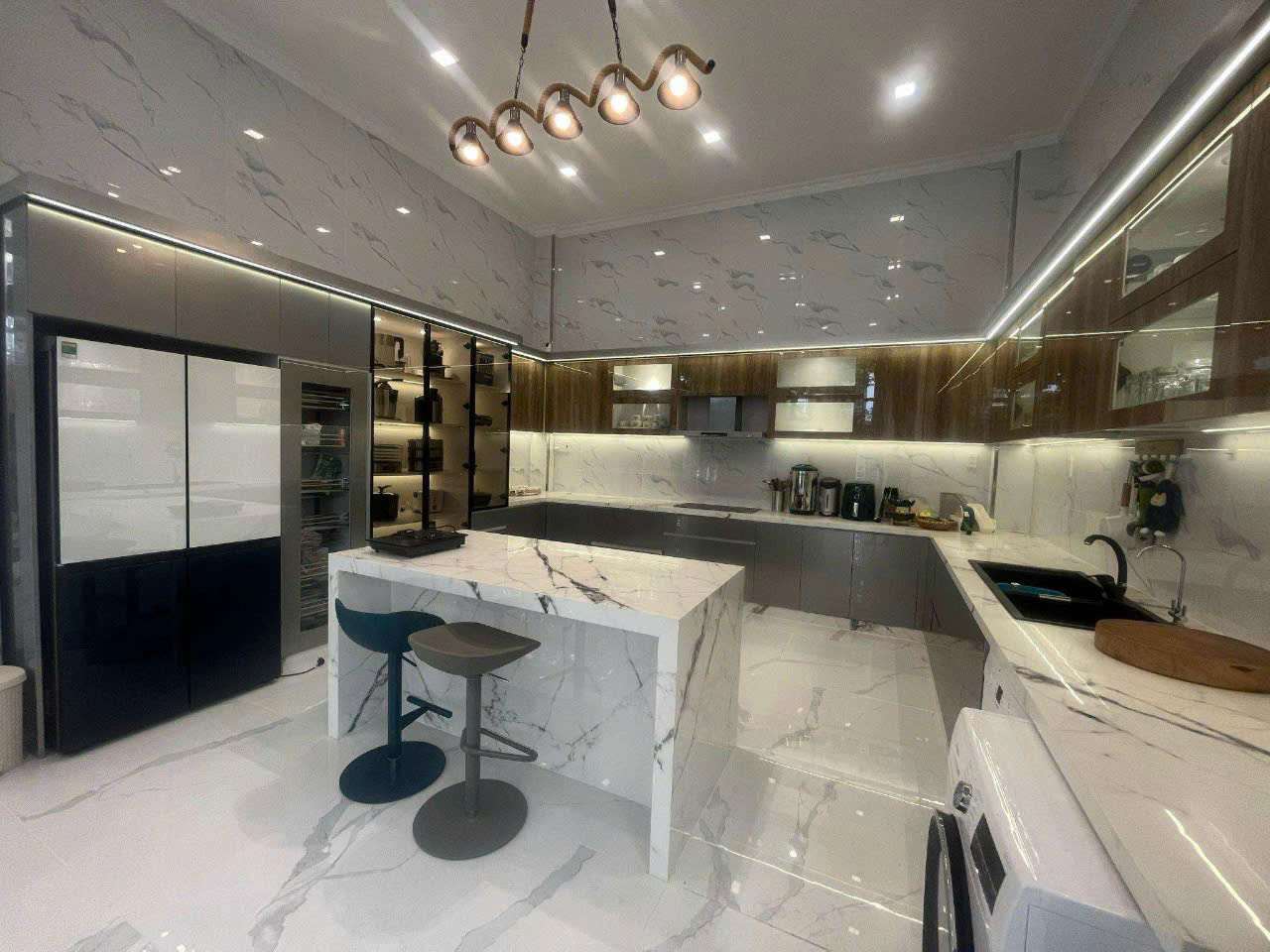 Bán biệt thự 267.2m2 Trịnh Quang Nghị 4 tầng Phong Phú Bình Chánh giá chỉ 30,5 tỷ