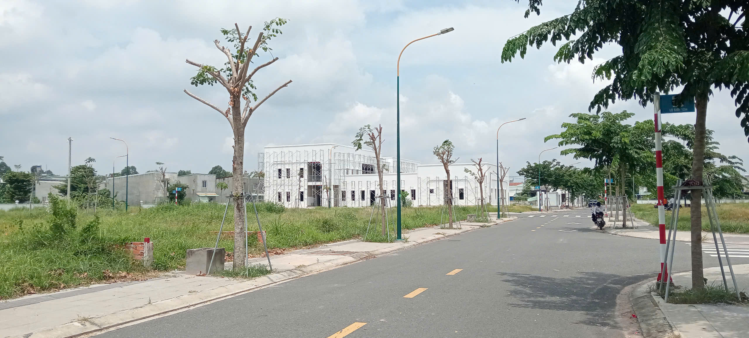 Cần bán lô đất Hoà Lợi giáp Vsip2. DT 5x18 có 90m² thổ cư, dân cư đông đúc. Chợ Bến Đồn ,Phường Hòa Lợi, Bến Cát,