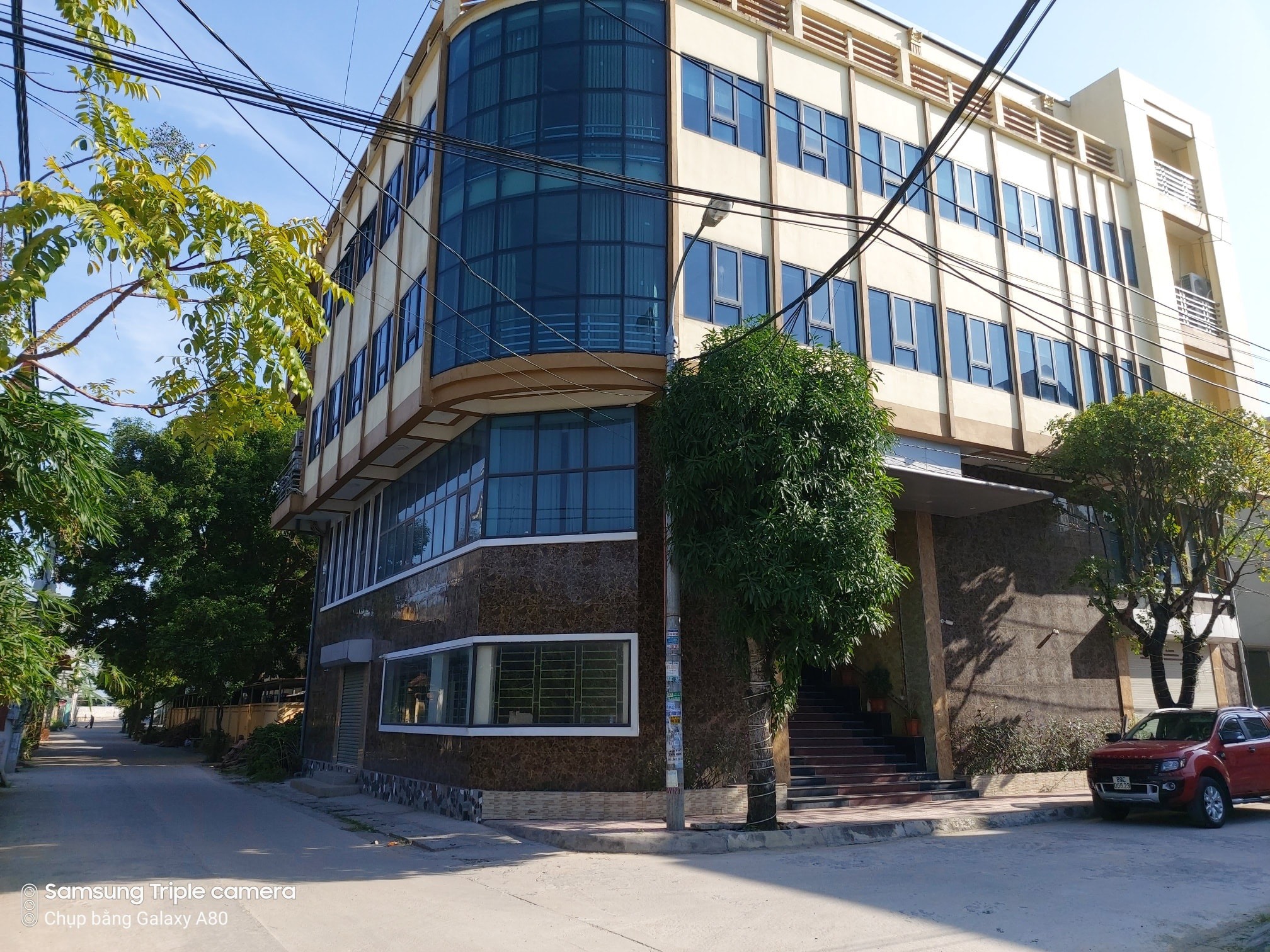 • GIÁ TỐT - EM CẦN CHO THUÊ TOÀ NHÀ TẠI TRUNG TÂM VÒNG XUYẾN - YÊN MỸ - HƯNG YÊN - 90 TRIỆU / THÁNG