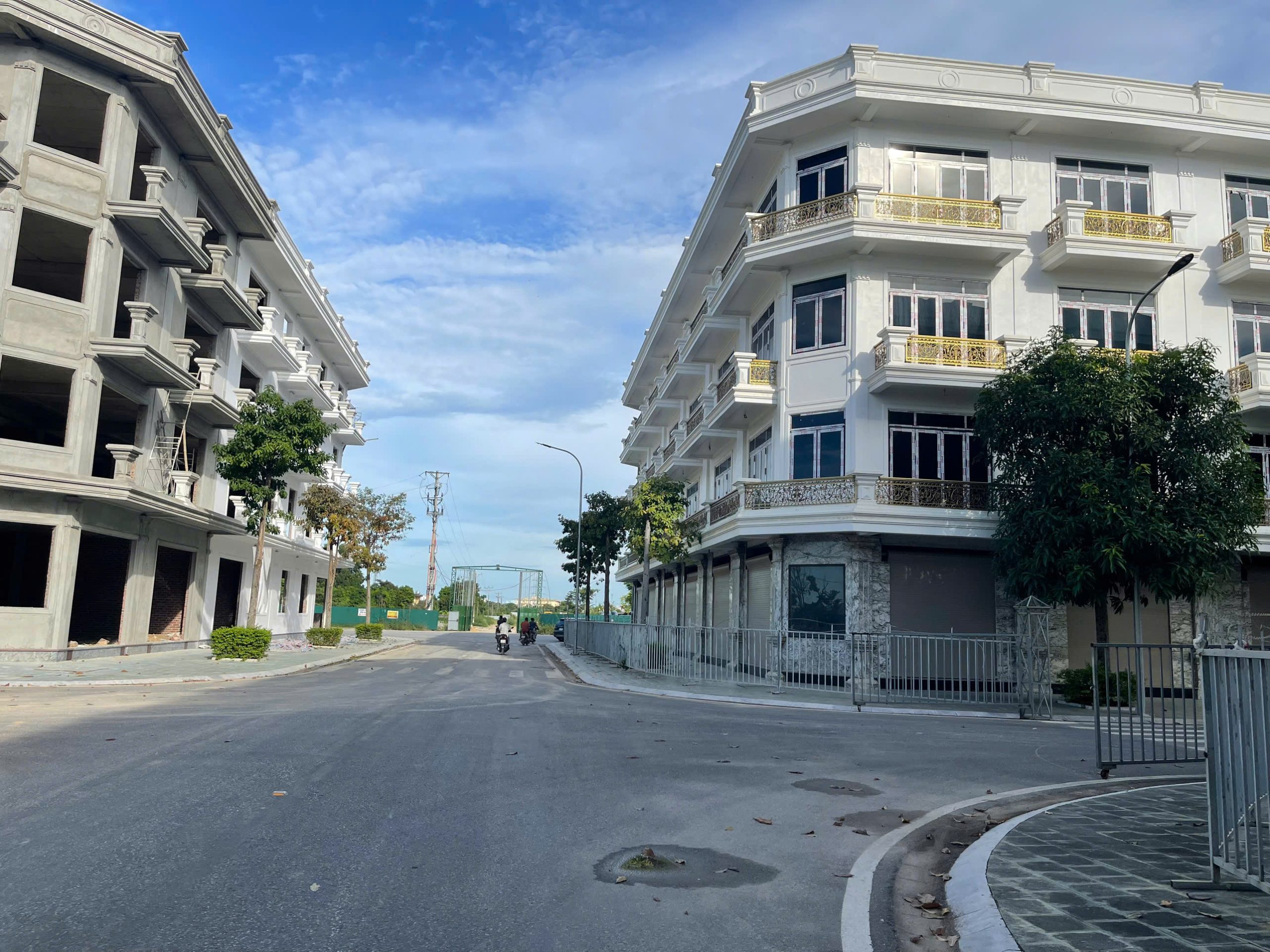 SHOPHOUSE KĐT XUÂN HƯNG, GIAO NHÀ, NHẬN SỔ NGAY. CĐT: 0966 343 969