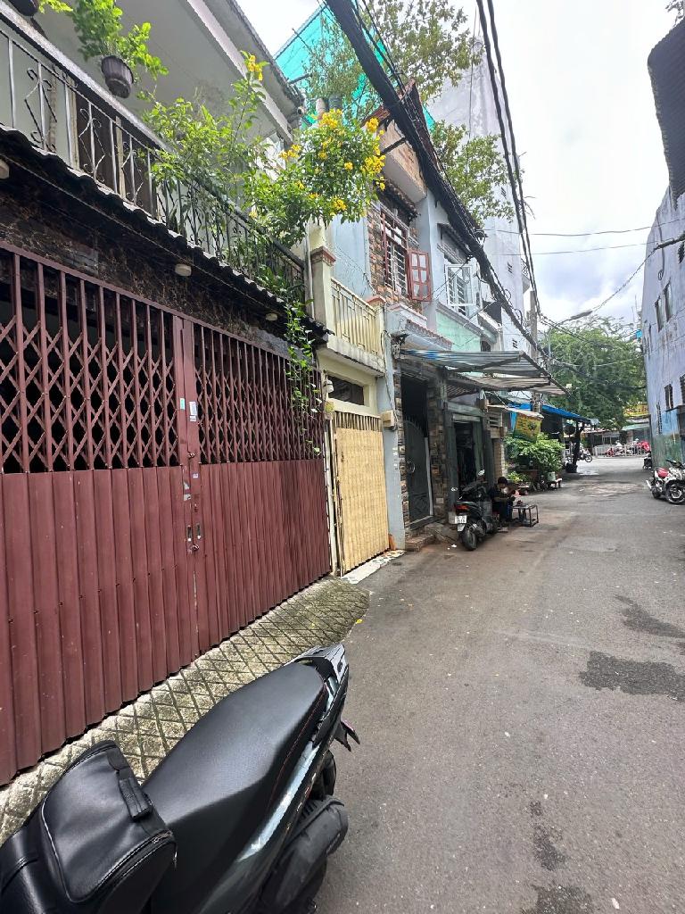 Bán Nhà Bà Hom, Phường 13, Quận 6. DT 40.3m2 x 2 tầng (4.5 x 9.2). Nở Hậu . Giá 5.6 Tỷ TL.