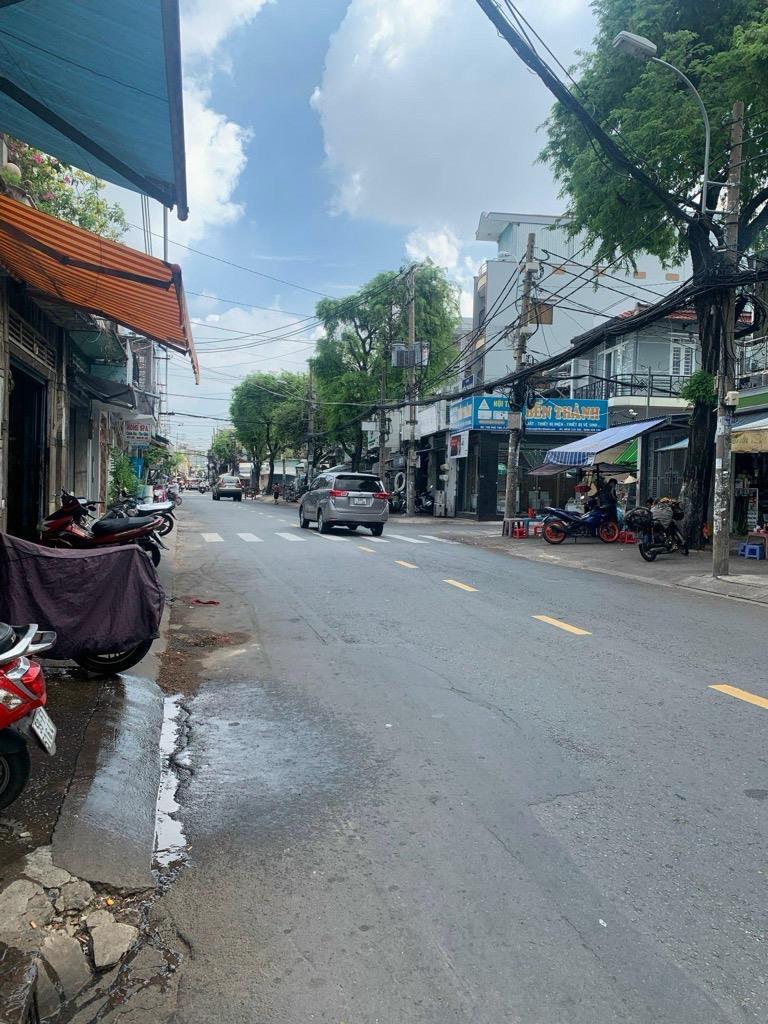 Bán Nhà Phú Thọ, Phường 1, Quận 11. DT 22m2 x 2 tầng (3.5 x 9). Giá 3.25 tỷ TL.