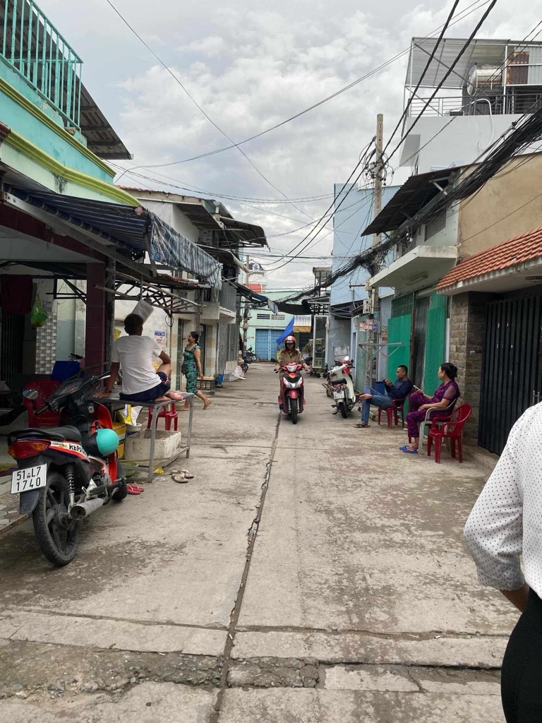 Bán Nhà Đường Sinco,Bình Trị Đông B. Quận Bình Tân. DT 40m2 x 2 tầng (4 x 10). Giá 3.1 tỷ TL.