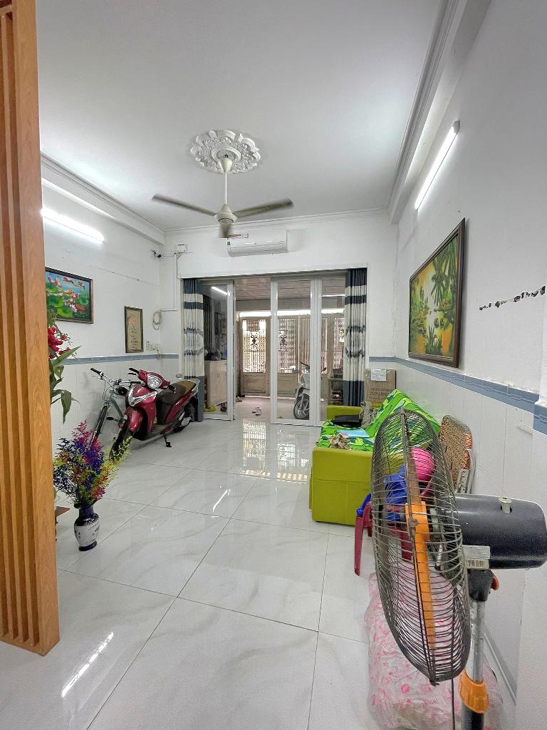 Bán Nhà Hậu Giang, Phường 11, Quận 6. DT 60 m2 x 4 tầng (4.3 x 14). Giá 7.9 tỷ TL.