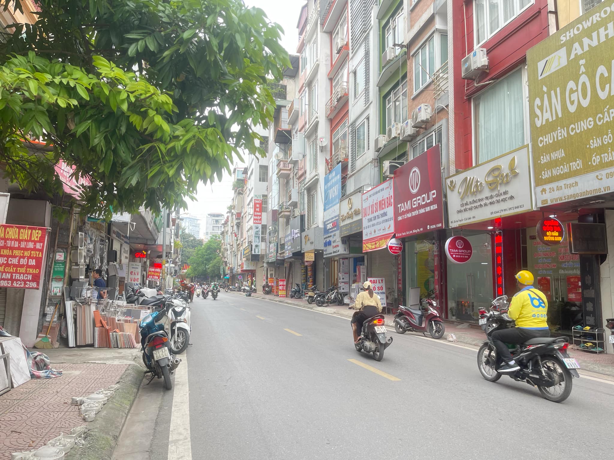 Bán nhà mặt phố Hào Nam, Đống Đa vỉa hè kinh doanh rất tốt, nhà 6 tầng, gần 40m chỉ 14.8 tỷ