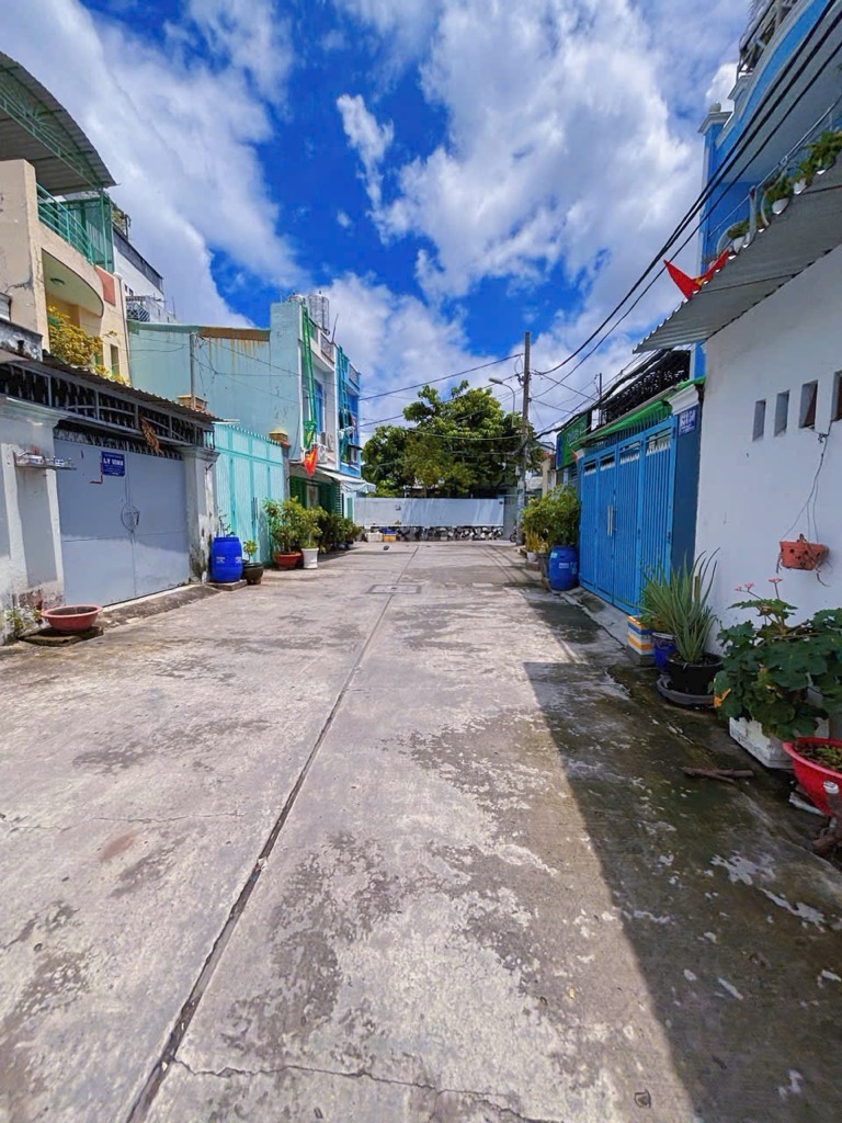 Bán Nhà Tỉnh Lộ 10, Bình Trị Đông, Quận Bình Tân.DT 40m2 x 2 tầng (4 x 10). Giá 3.99 tỷ TL.