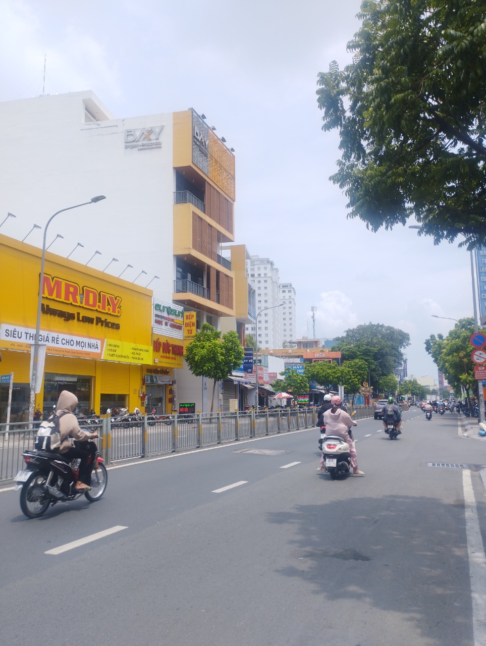 Bán nhà Lũy Bán Bích - Hòa Bình - 4x15m2 - HXH - 4 tầng Mới ở liền