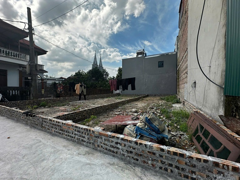 Bán đất Nguyên Khê 65m x 4,25 oto tránh giá 2 tỷ 98 LH: 0936123469