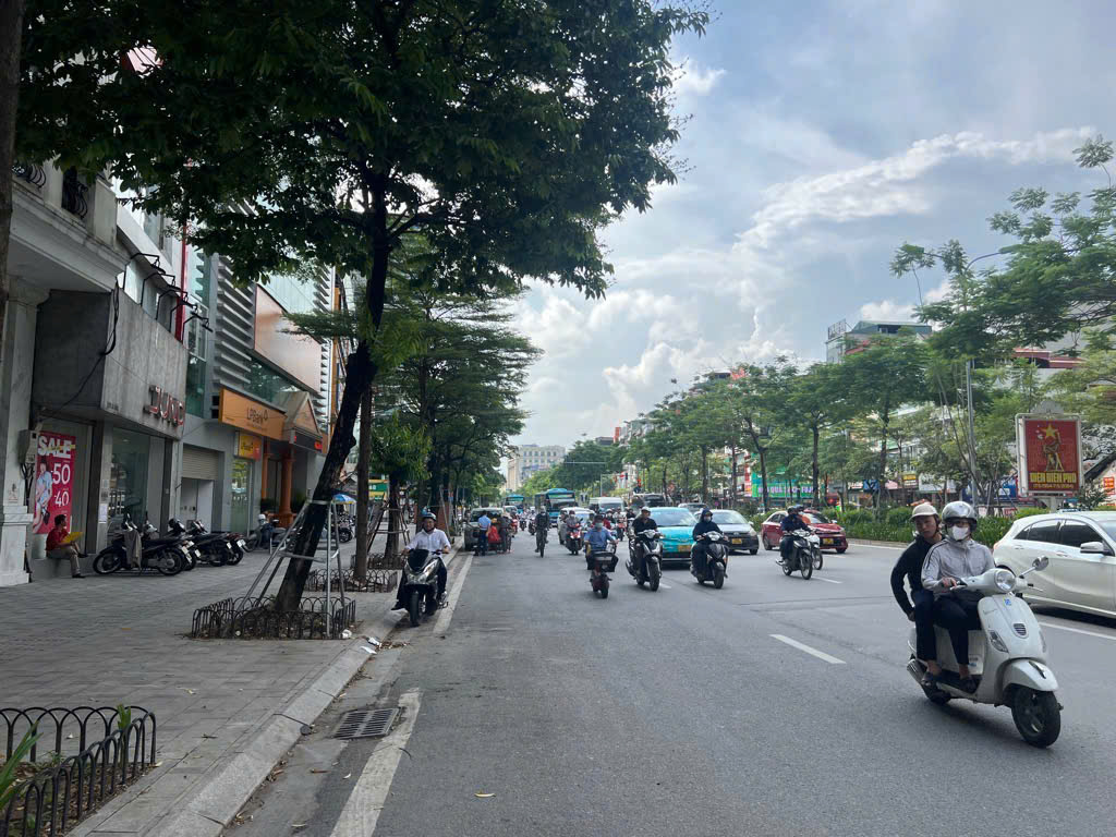 MẶT PHỐ XÃ ĐÀN 52M2 MT4.5 GIÁ 23.8 TỶ , OTO, NHÀ DÂN, VỈA HÈ, KINH DOANH