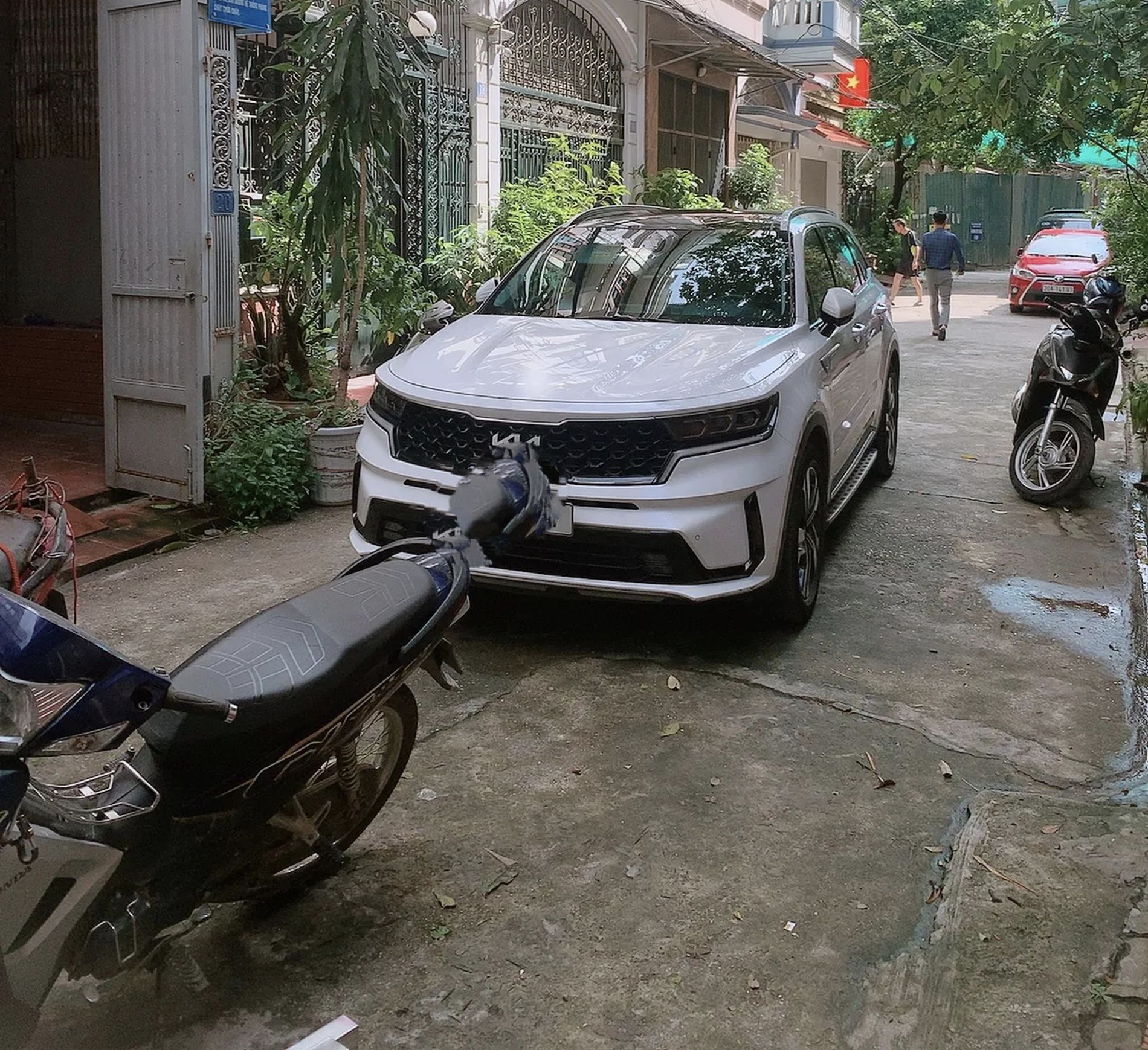 BÁN NHÀ HOÀNG QUỐC VIỆT - PHÂN LÔ QUÂN ĐỘI - GARA ÔTÔ - NGÕ THÔNG THOÁNG